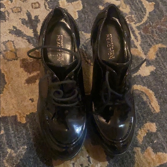 Kenneth Cole Patent Black Leather pumps - Picture 2 of 4